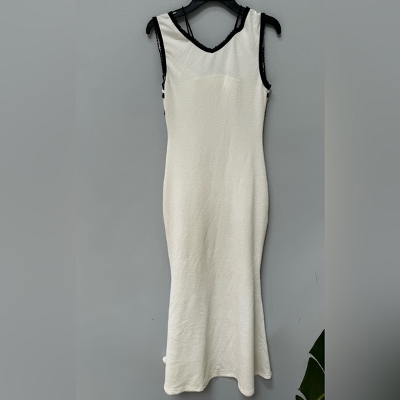 Cider Knit Fabric Contrast Trim V-neck Midi Dress in XS - Picture 5 of 5